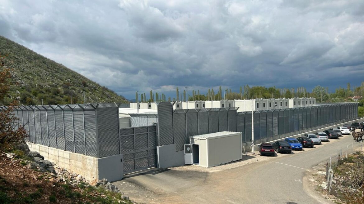 Centri in Albania ph Ansa