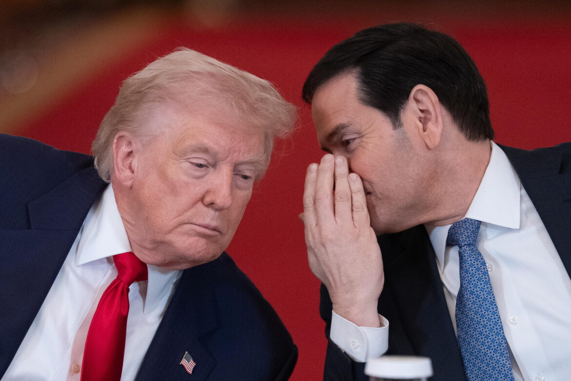 Donald Trump e Marco Rubio. EPA_AARON SCHWARTZ_ POOL