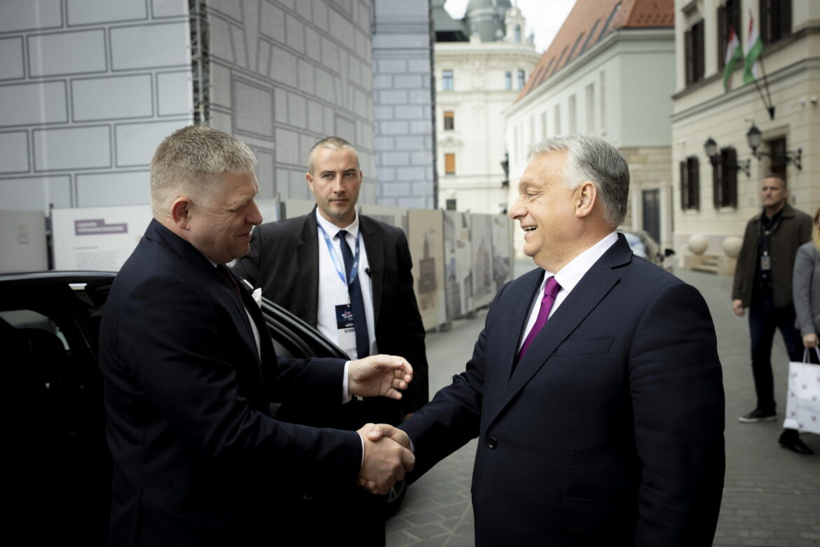 Robert Fico e Viktor Orban a Budapest.