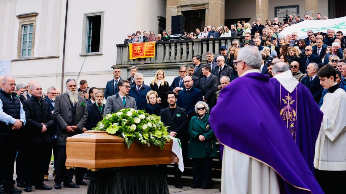 Funerali Umberto Bossi ph Ansa