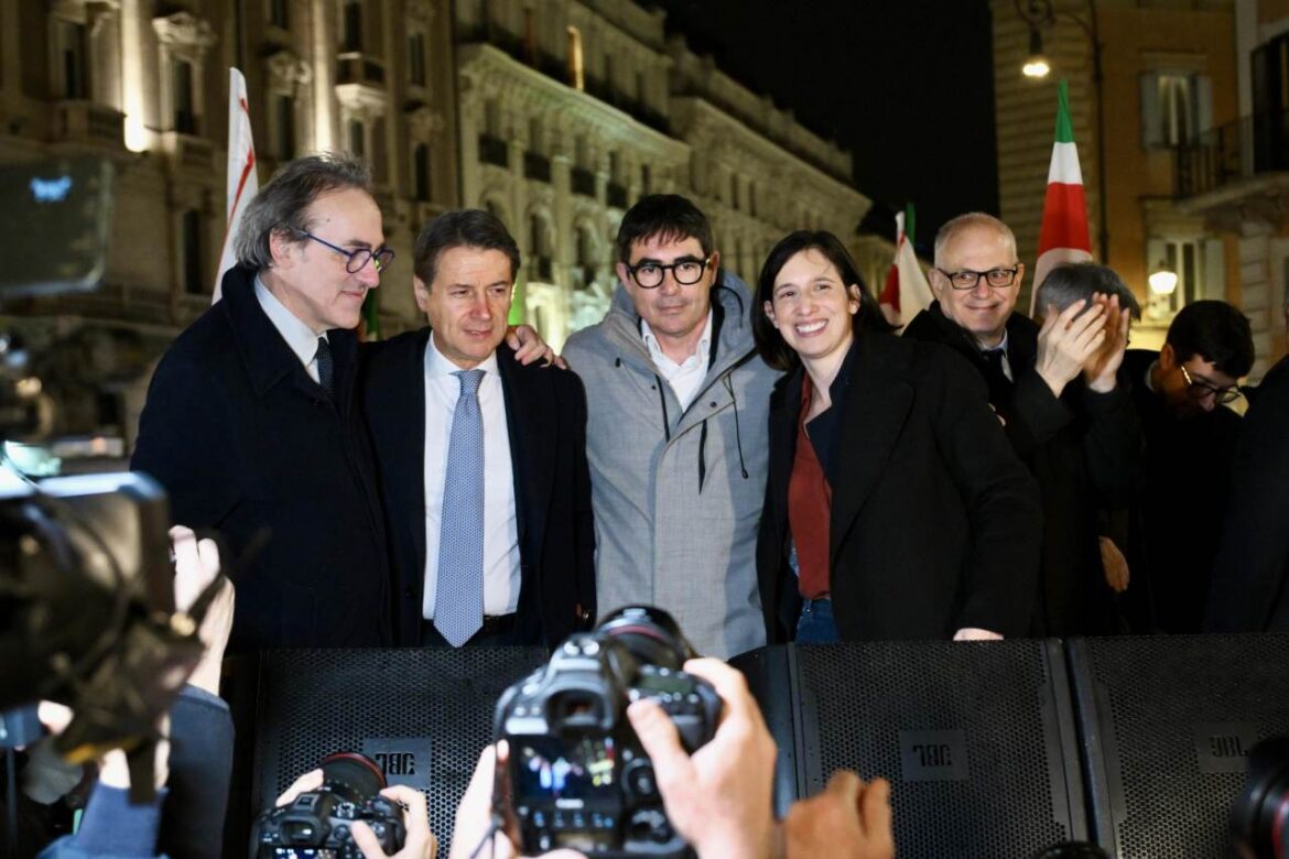 Leader alla festa per il No