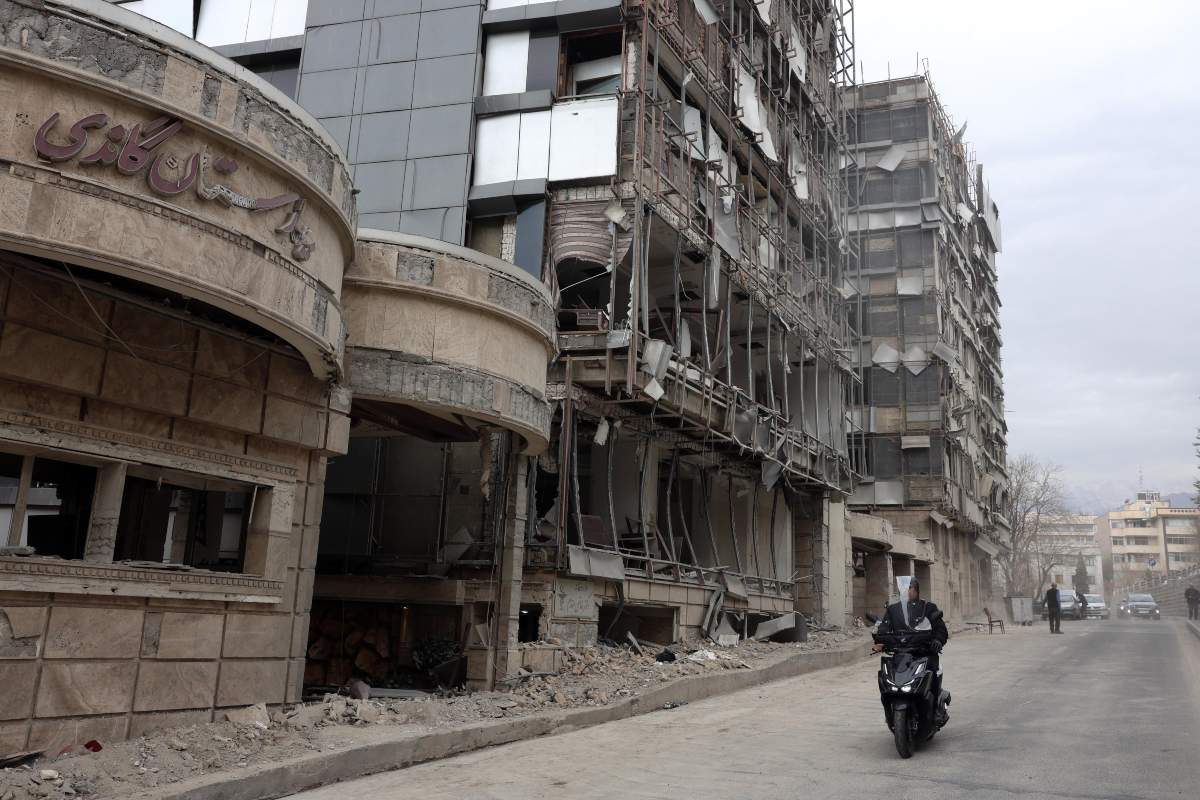 Ospedale colpito a Teheran