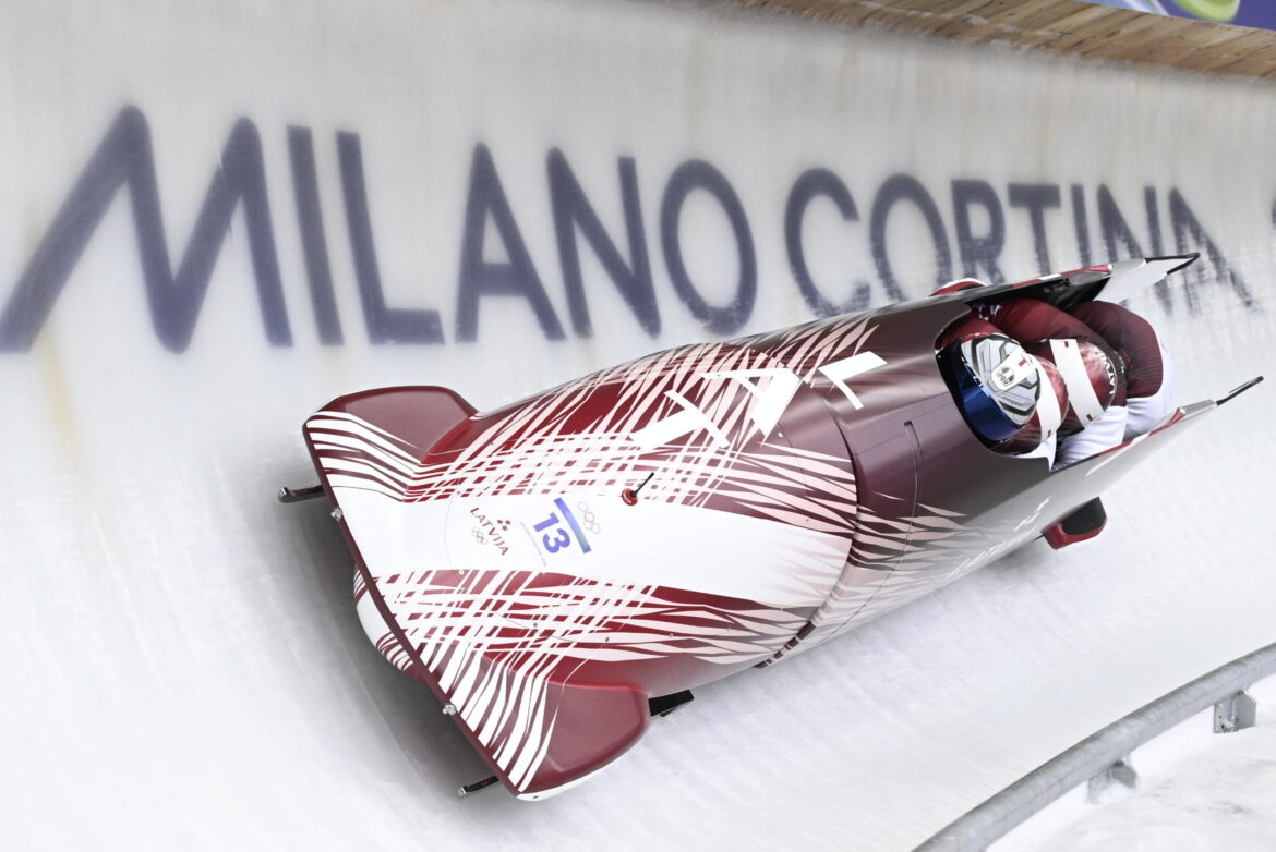 Pista da bob. EPA_DANIEL DAL ZENNARO