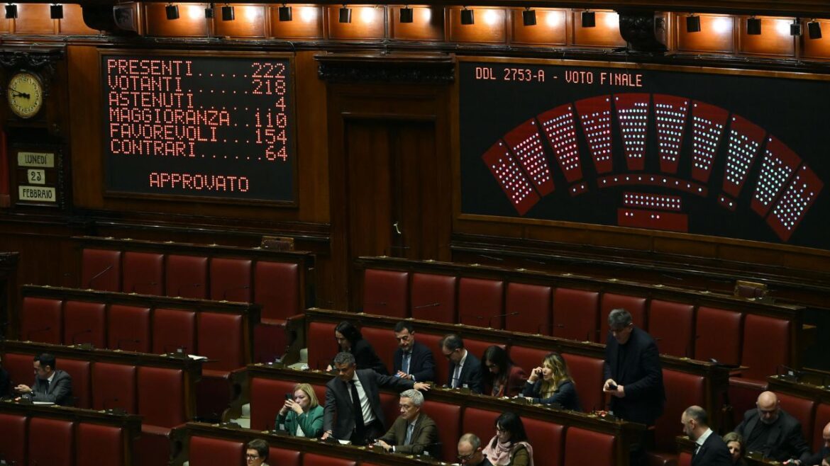 Politici, Camera ph Ansa