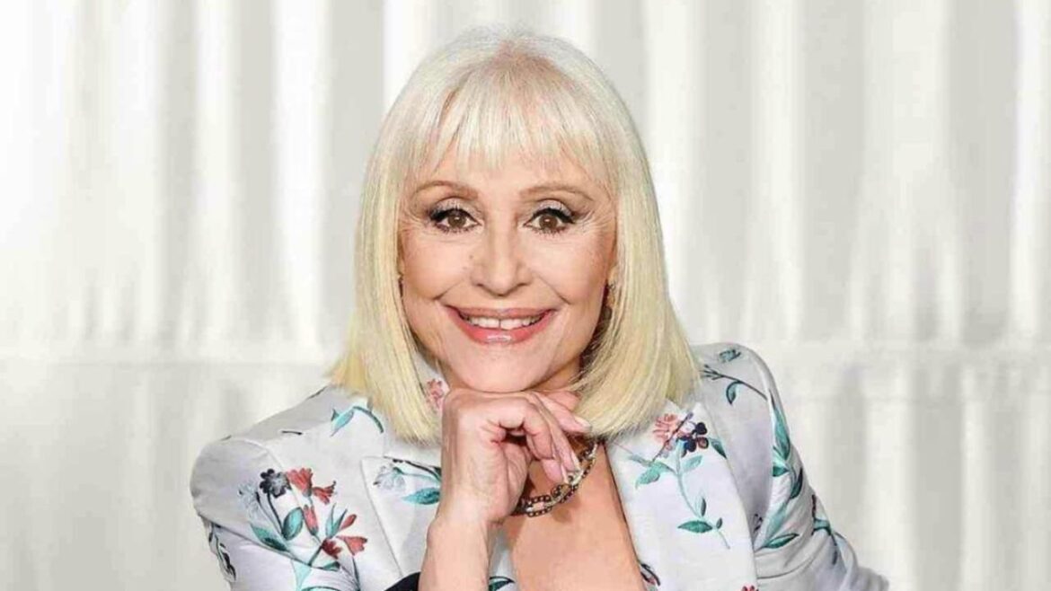 Raffaella Carrà ph X