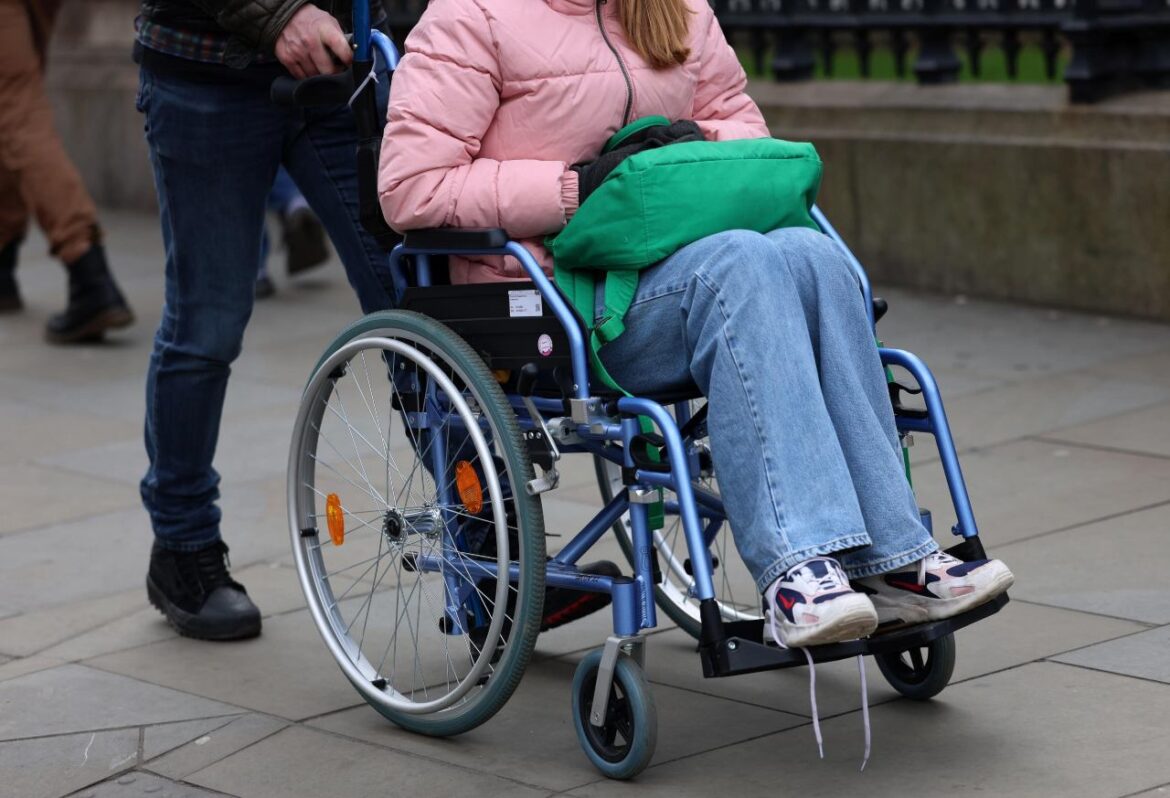 Ragazza cambia scuola