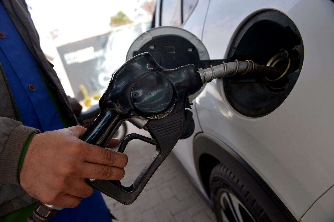 Benzina, aumento costi energetici