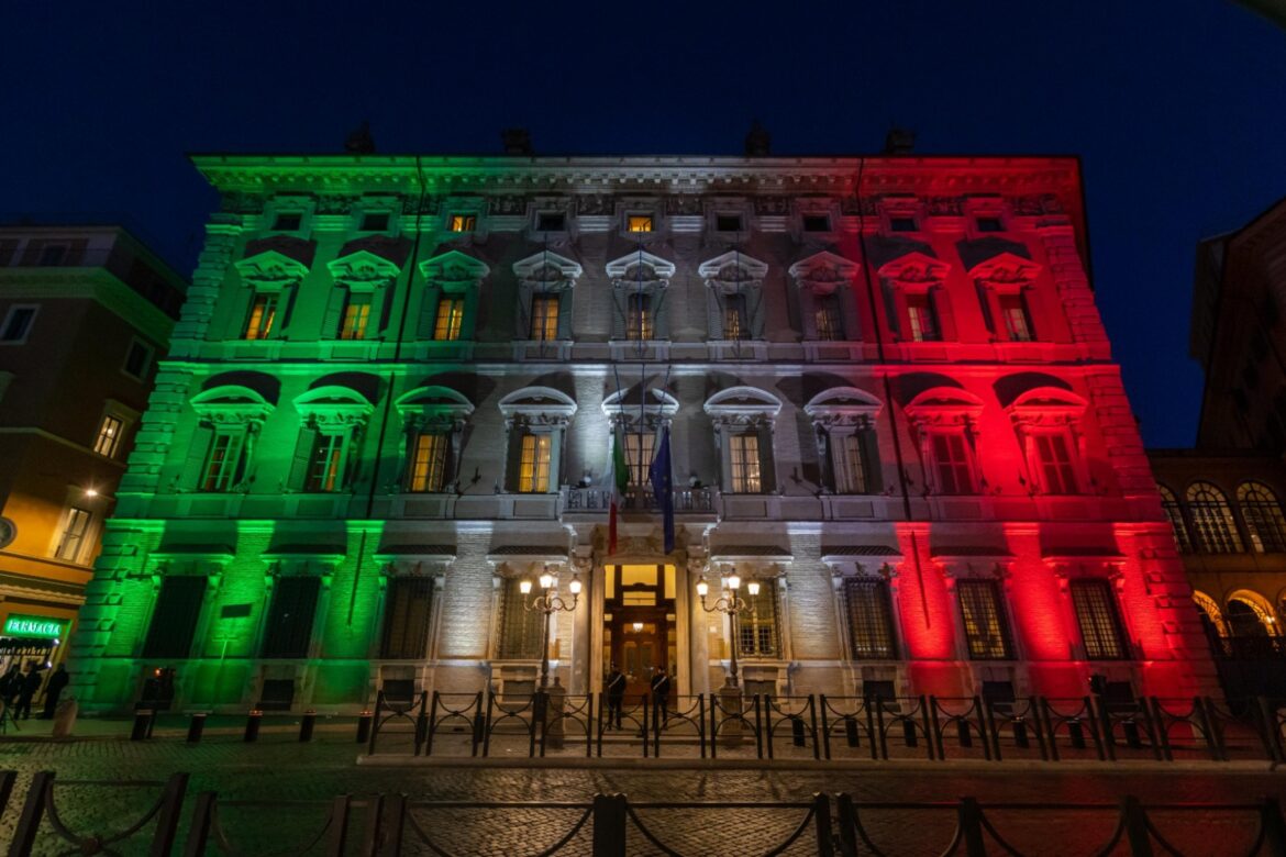 Chigi tricolore ansa
