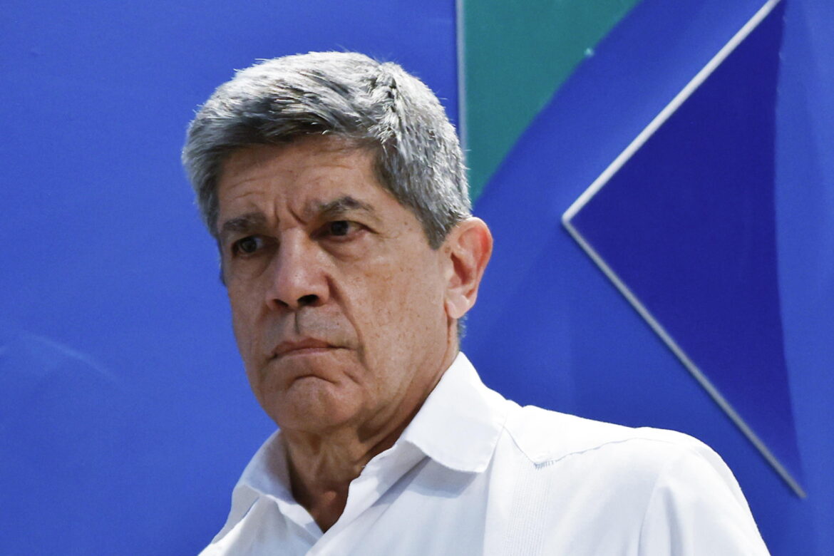 Cuba teme un'aggressione militare Usa: Stiamo preparando le forze armate ph. Epa