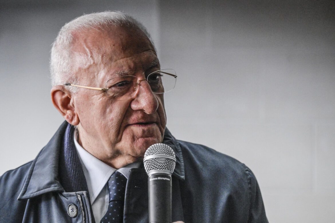 De Luca sulla famiglia nel bosco: “Sciagurati, darei ai genitori tre anni di carcere” ph. Ansa