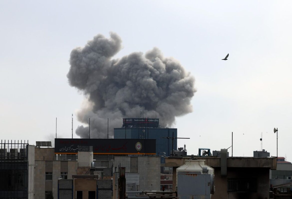 Teheran, ancora bombardamenti