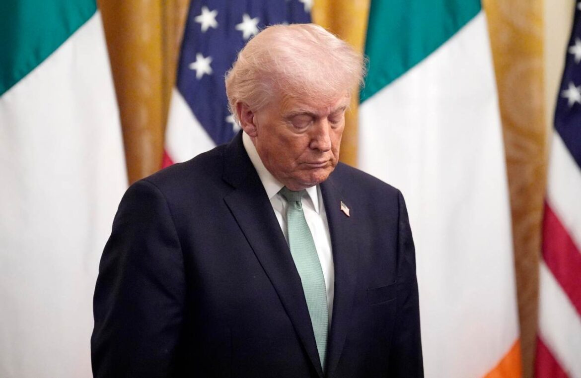 Donald Trump crolla nei sondaggi ph Ansa