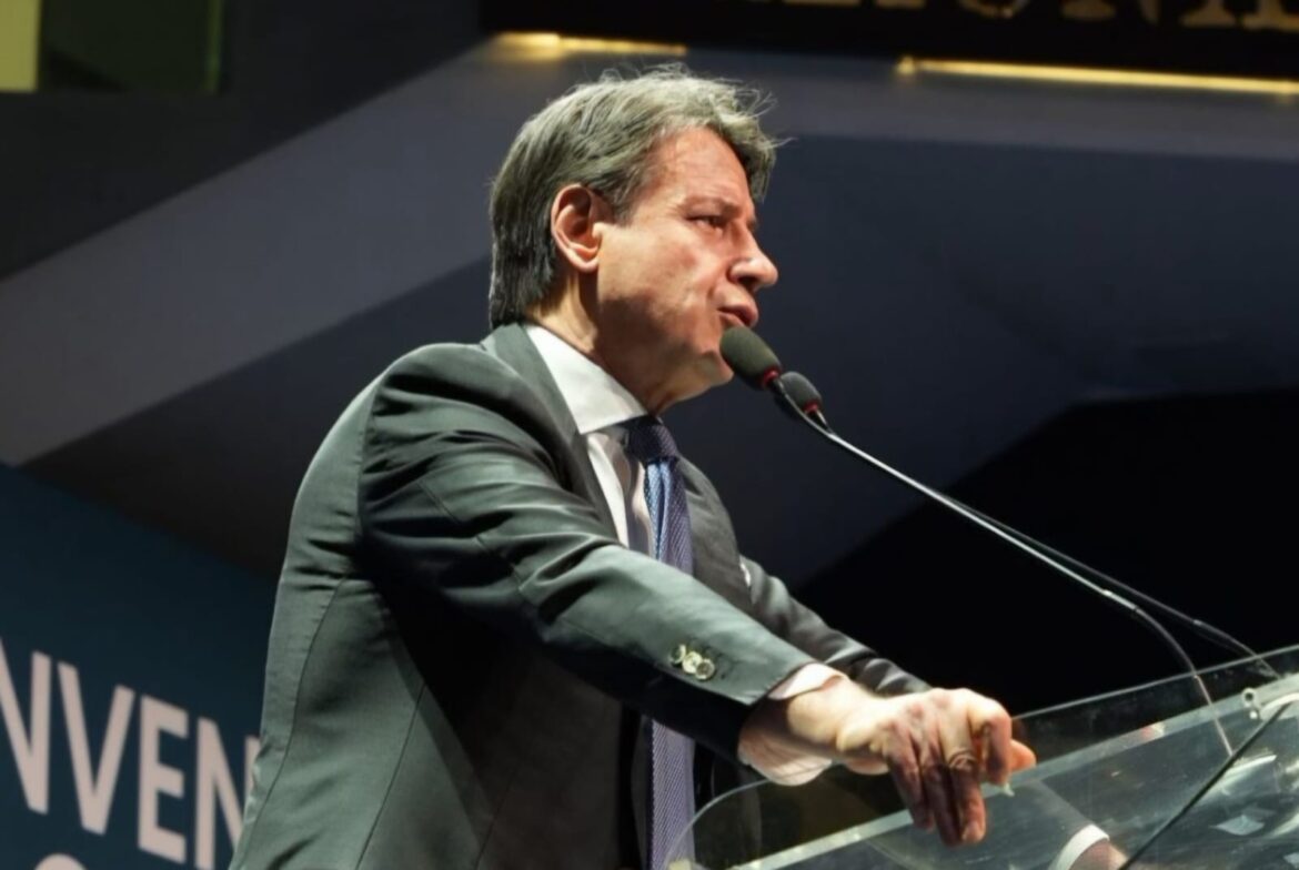 Giuseppe Conte alla convention di +Europa. Ph: Instagram di +Europa