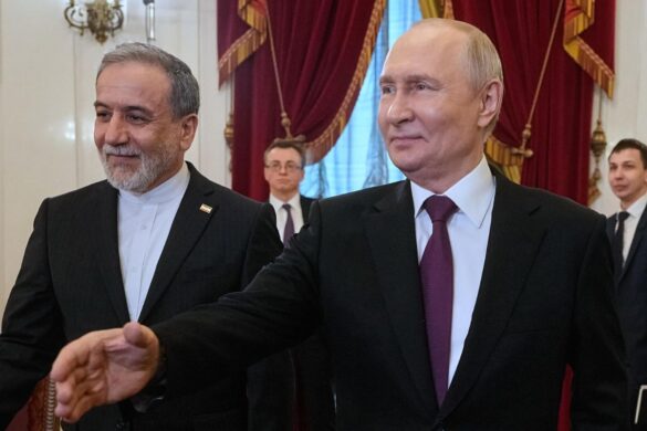 Abbas Araghchi e Vladimir Putin ph Ansa
