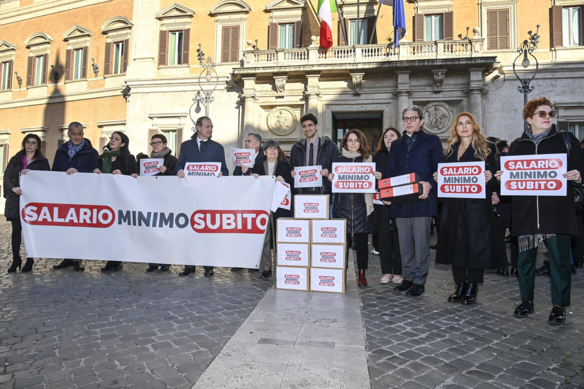 Salario minimo subito. ANSA_Riccardo Antimiani