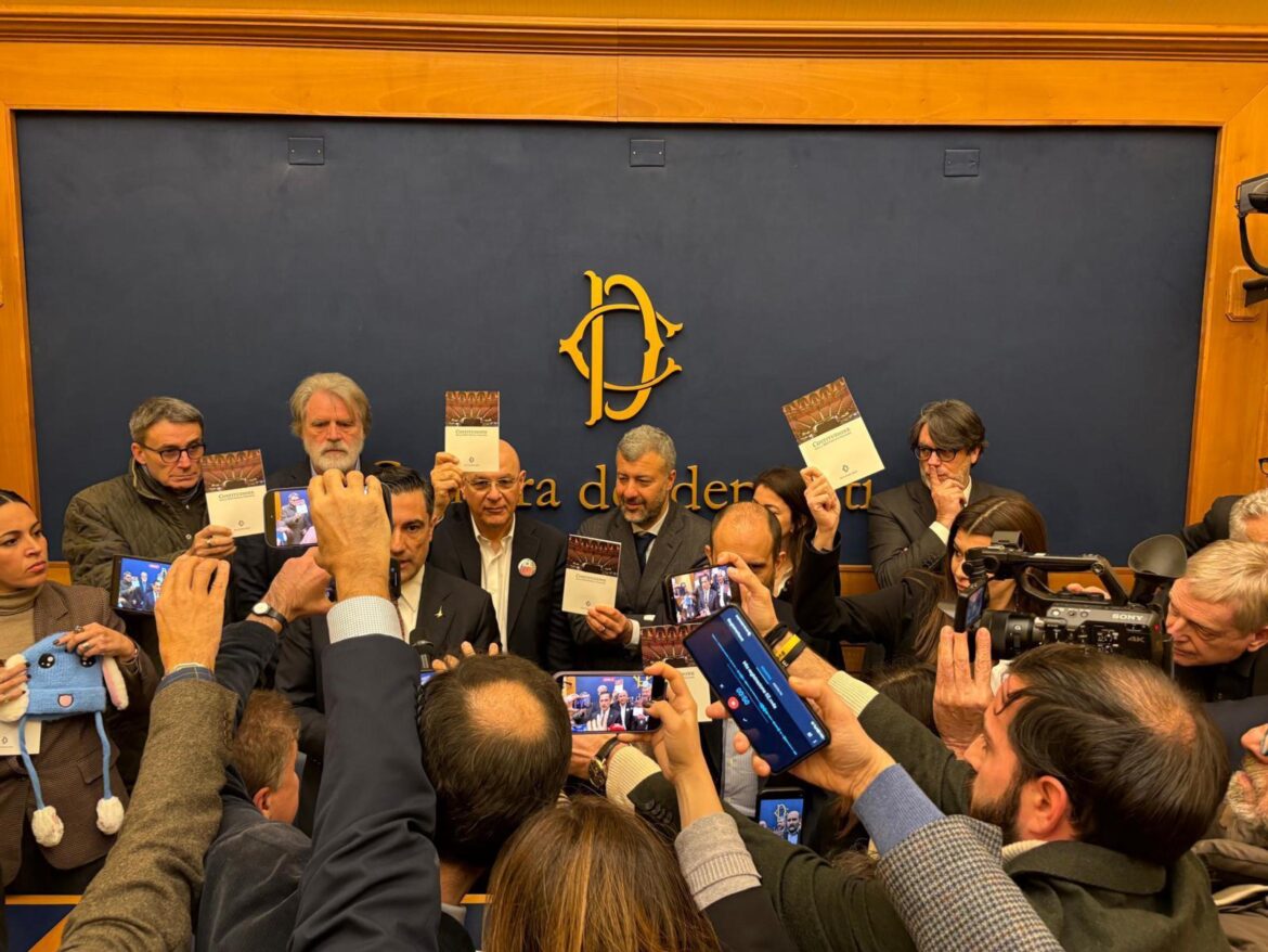 Bloccarono la conferenza stampa di Casapound: sospesi 32 deputati ph. Ansa