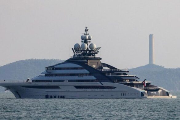 Yacht russo a Hormuz ph X