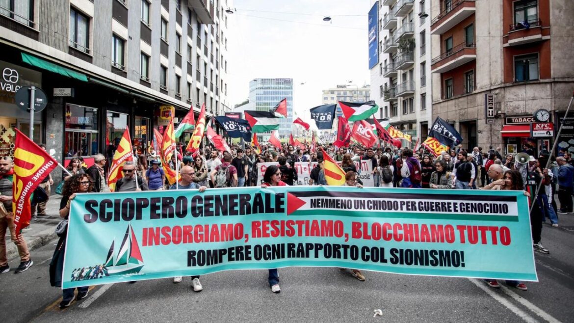 Corteo Flotilla Milano ph Ansa