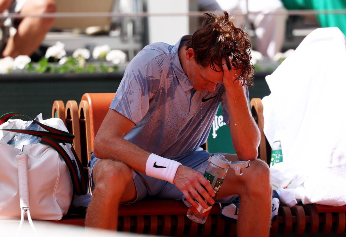Jannik Sinner fuori al Roland Garros. EPA_MOHAMMED BADRA