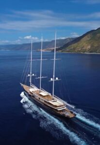 Jeff Bezos Yacht ph IG