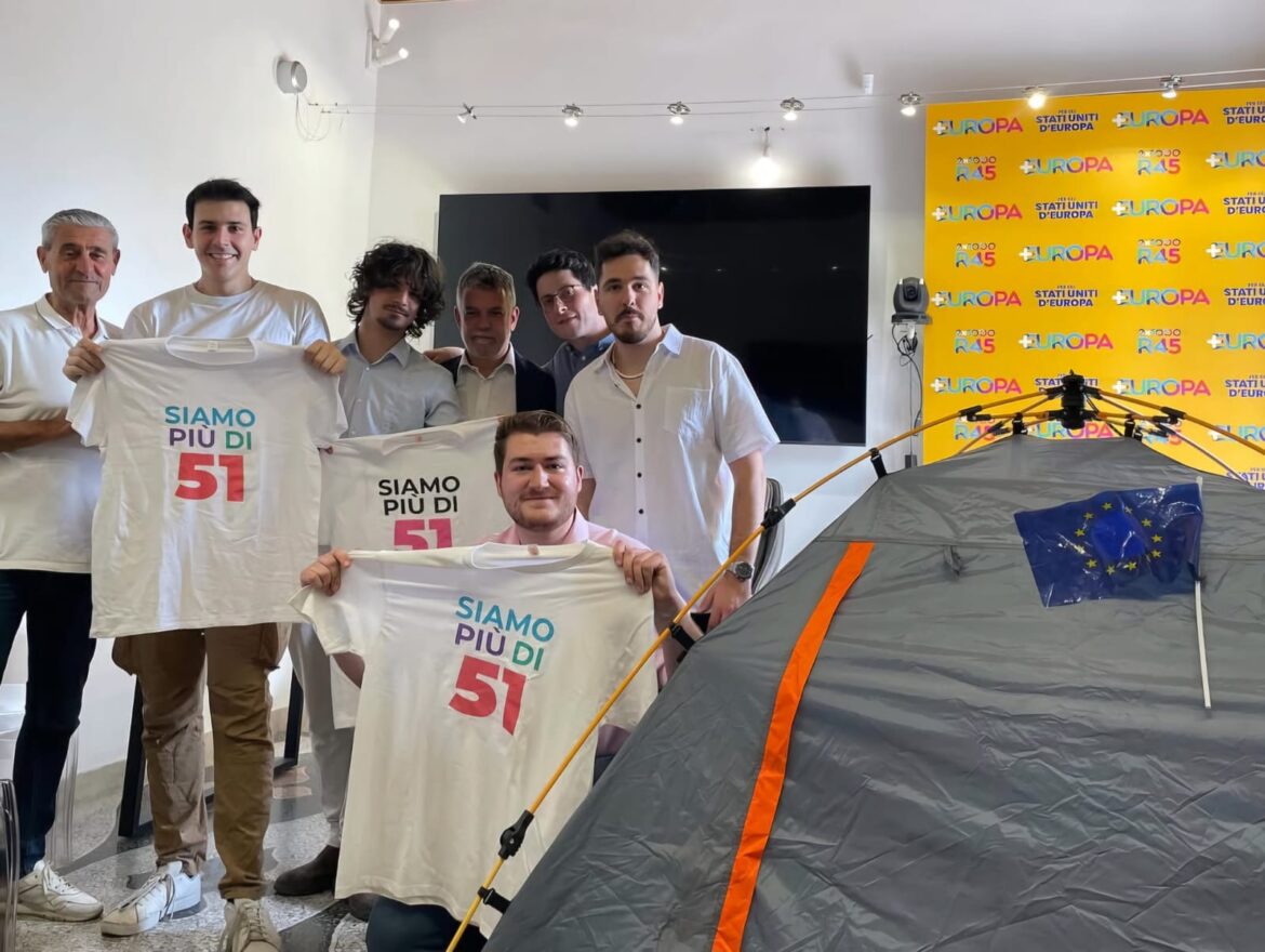 La sede di Più Europa occupata. Foto dai social di Matteo Hallissey