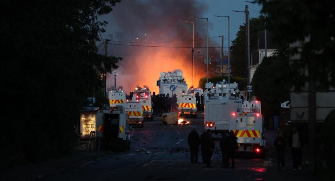 Belfast, violenze ph Ansa