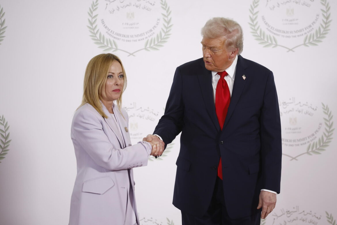 Giorgia Meloni e Donald Trump. EPA_Yoan Valat