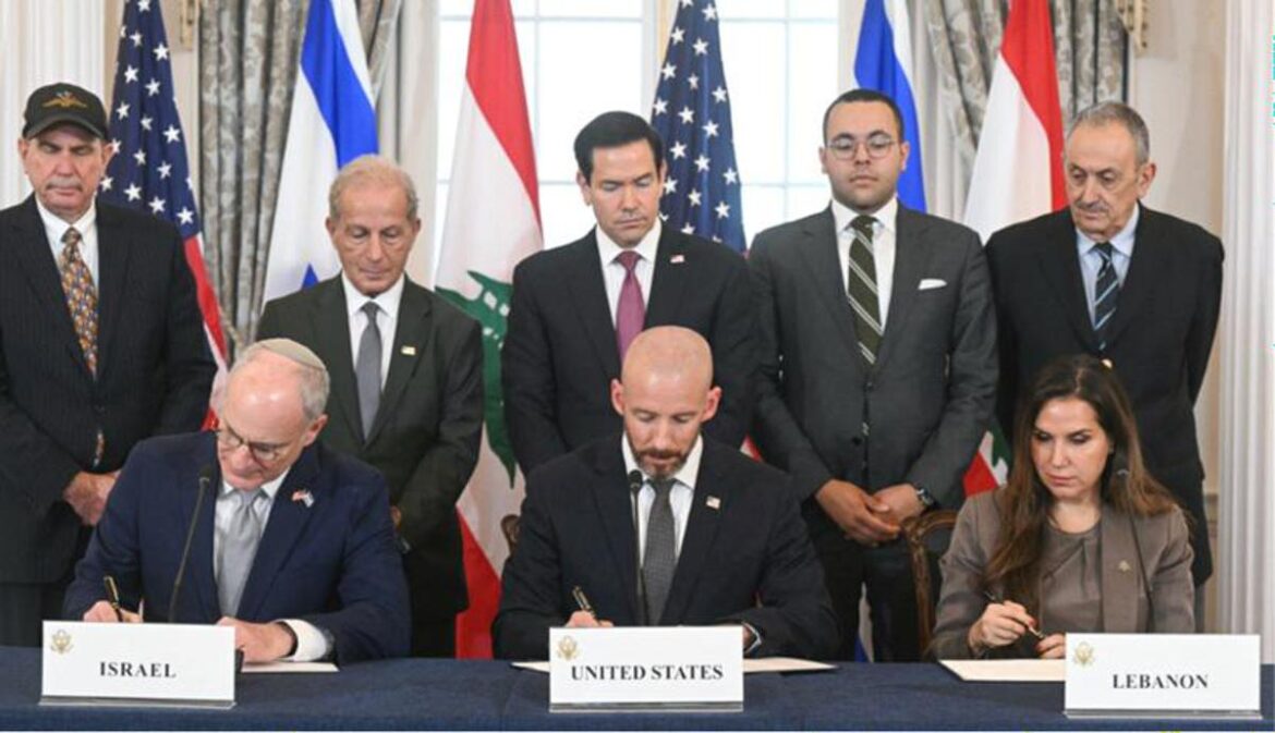 Israele-Libano, accordo firmato a Washington. Hezbollah dice no. Netanyahu: “Idf restano nel Paese”