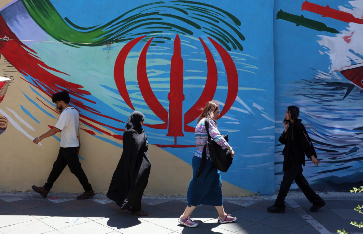 Murales a Teheran. EPA_ABEDIN TAHERKENAREH