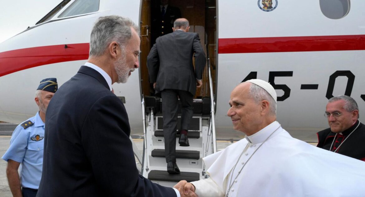 Papa Leone e Re Felipe di Spagna ph Ansa