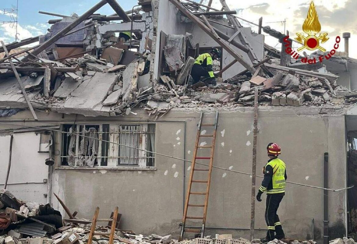Crolla palazzina nel Fermano