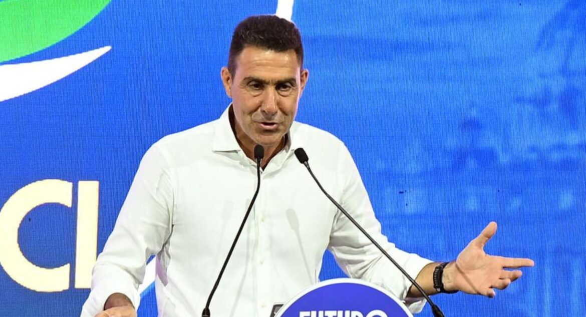 Roberto Vannacci alla costituente di Fn ph Ansa