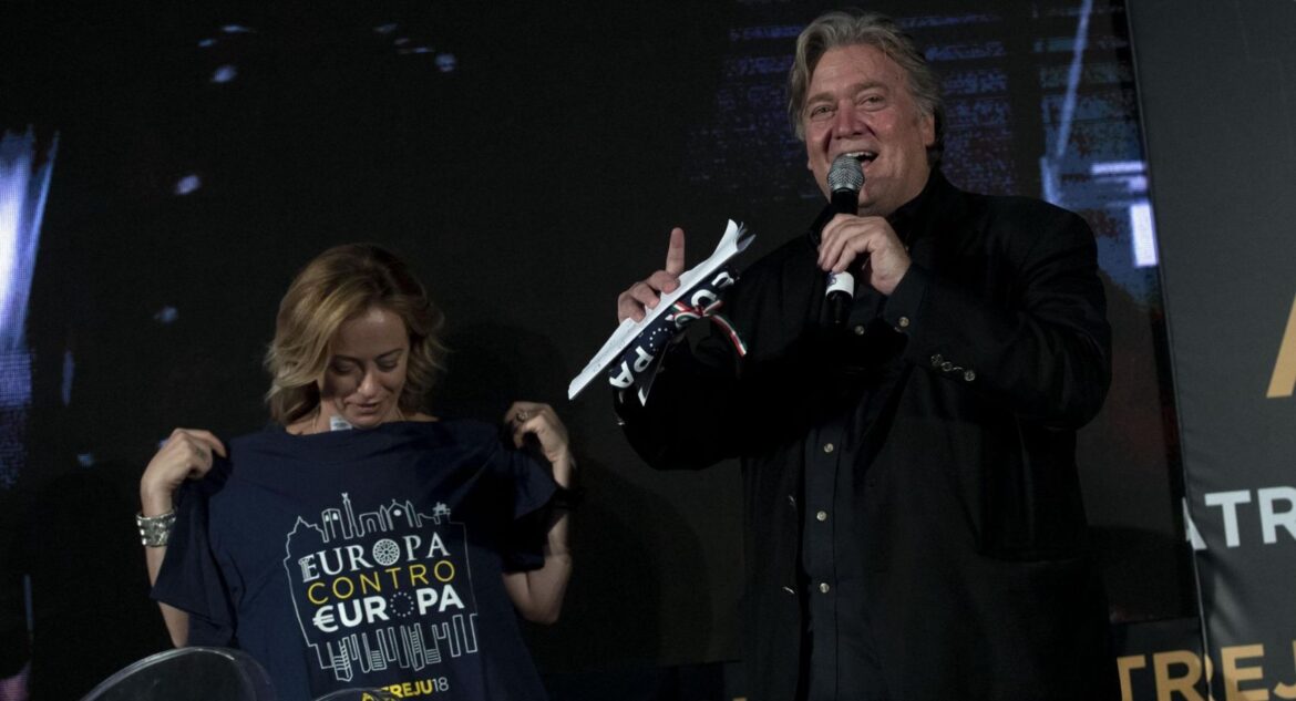 Steve Bannon e Giorgia Meloni ph Ansa
