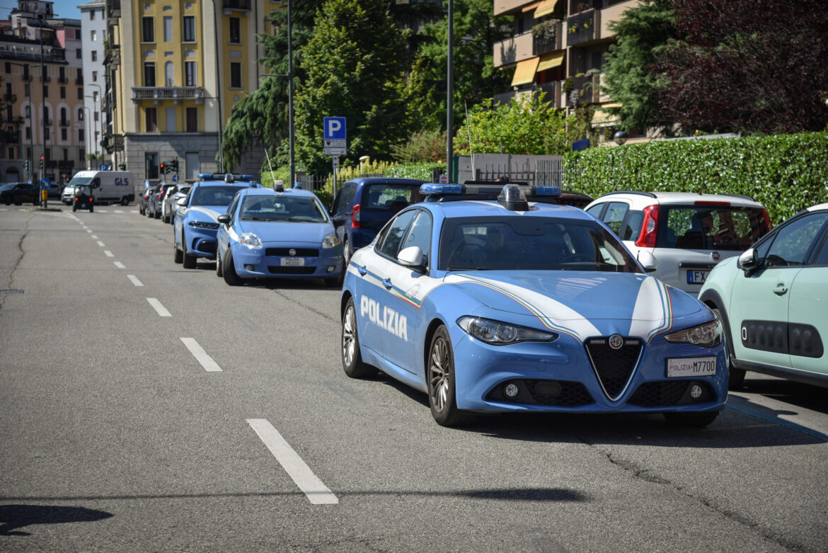 Volanti della polizia. ANSA_Matteo Corner