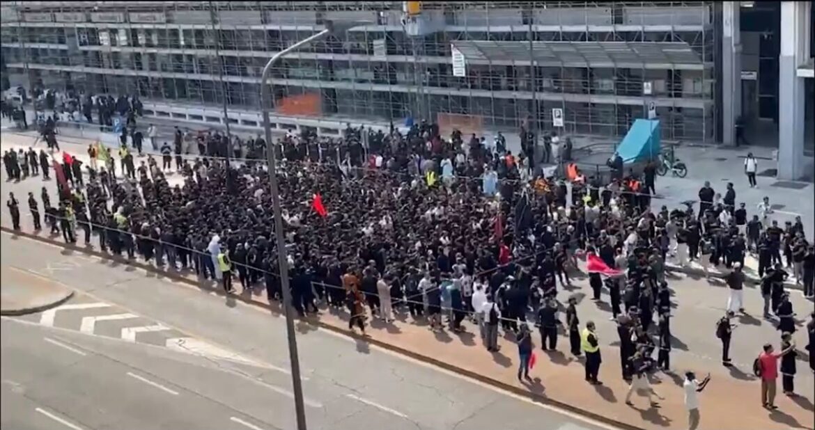 Corteo per l'Ashura a Milano.