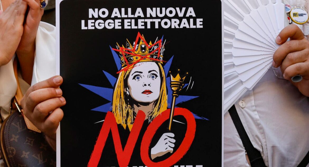 Proteste contro la legge elettorale ph Ansa