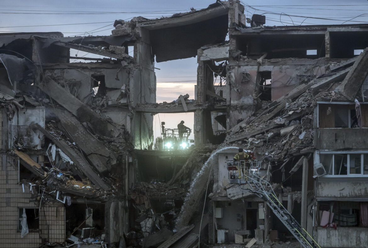 Ucraina, nuovi raid su Kiev e altre città. EPA/MAXYM MARUSENKO