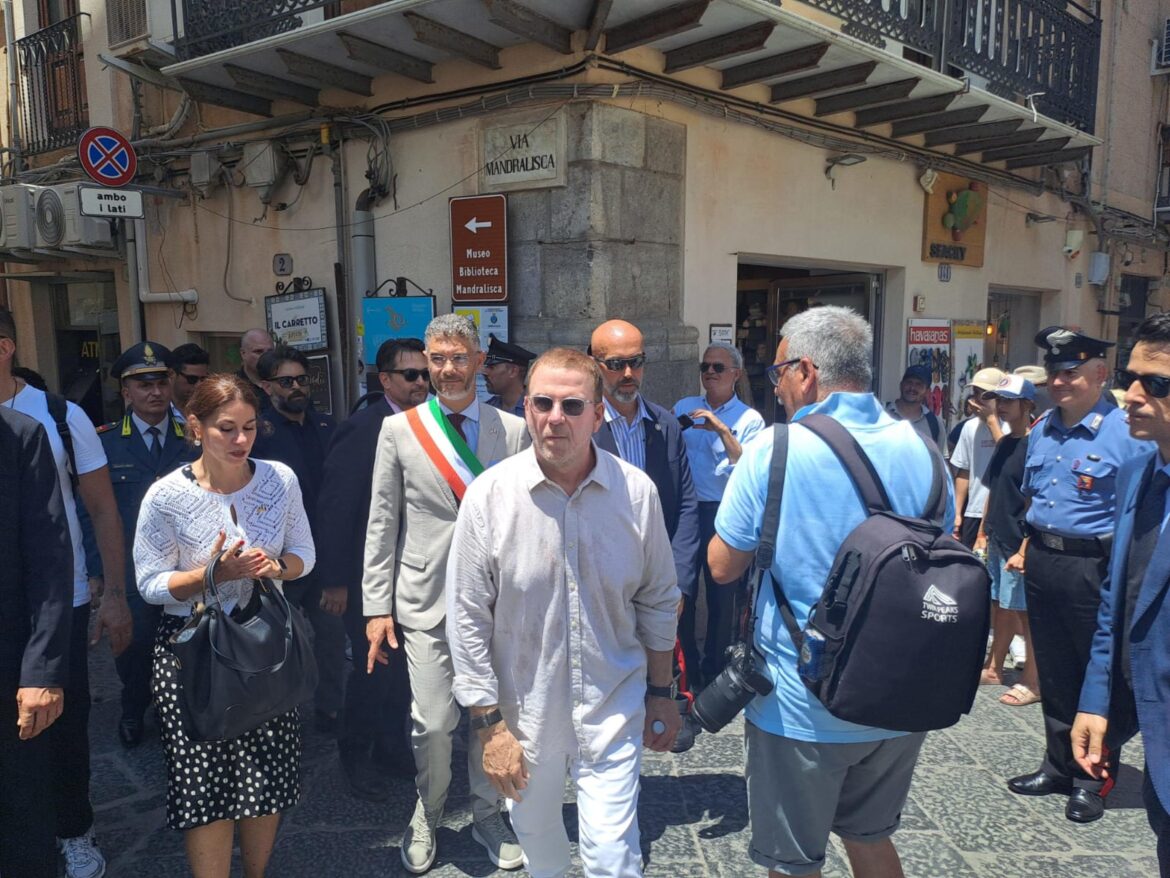 Tilman Fertitta a Cefalù. ANSA/LUCA MIRONE