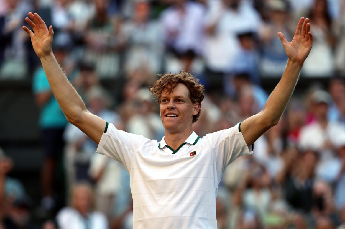 Jannik Sinner fa il bis a Wimbledon. EPA/NEIL HALL