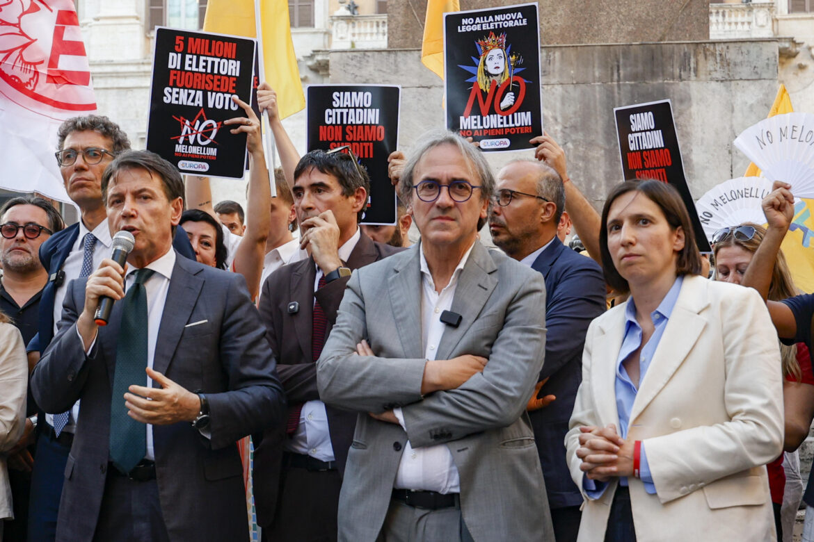 Il campo largo: Giuseppe Conte, Riccardo Magi, Nicola Fratoianni, Angelo Bonelli ed Elly Schlein. ANSA/Fabio Frustaci