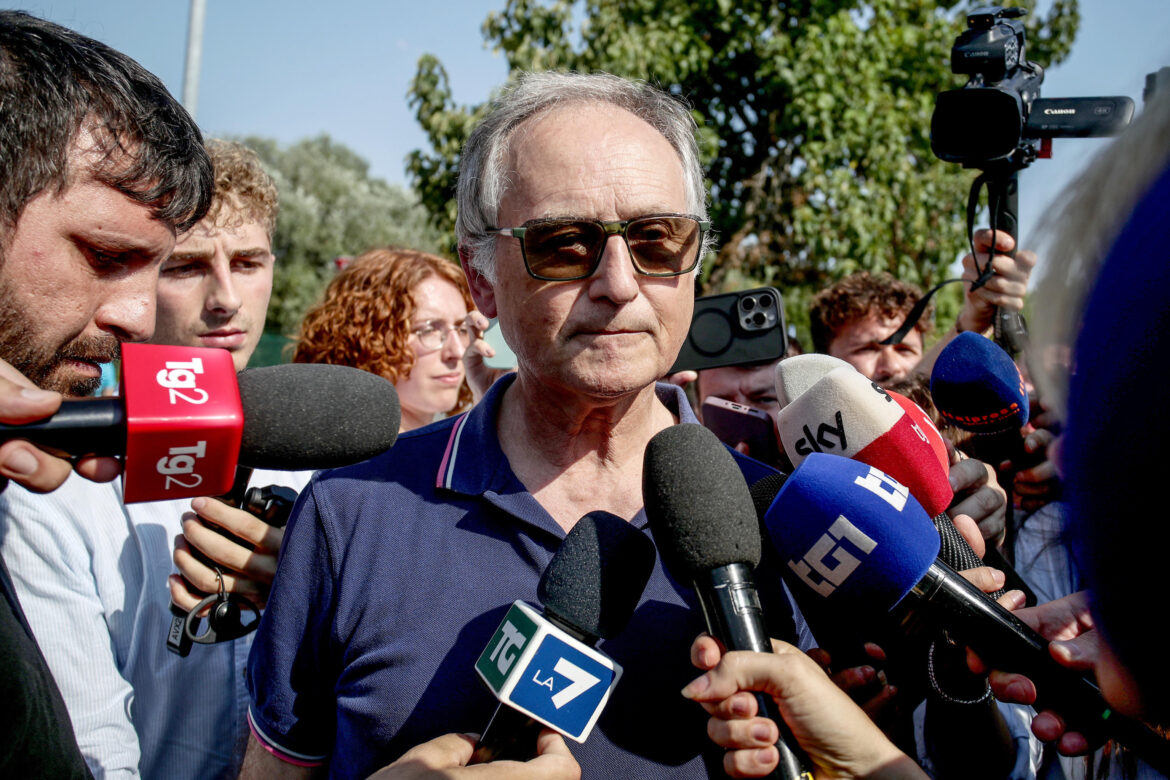 Mario Roggero al suo arrivo nel carcere di Bollate a Milano, 17 luglio 2026. ANSA/MOURAD BALTI TOUATI