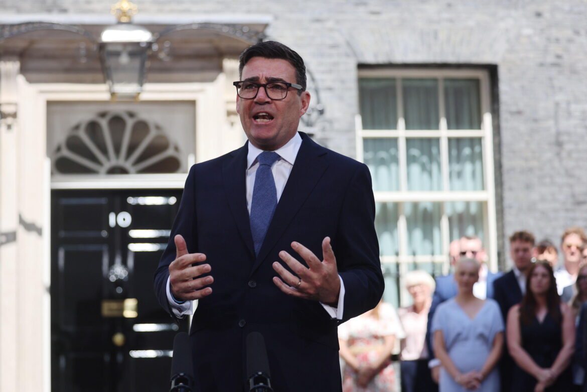 Regno Unito, Andy Burnham ha ricevuto l'incarico di formare il nuovo governo. EPA/ANDY RAIN