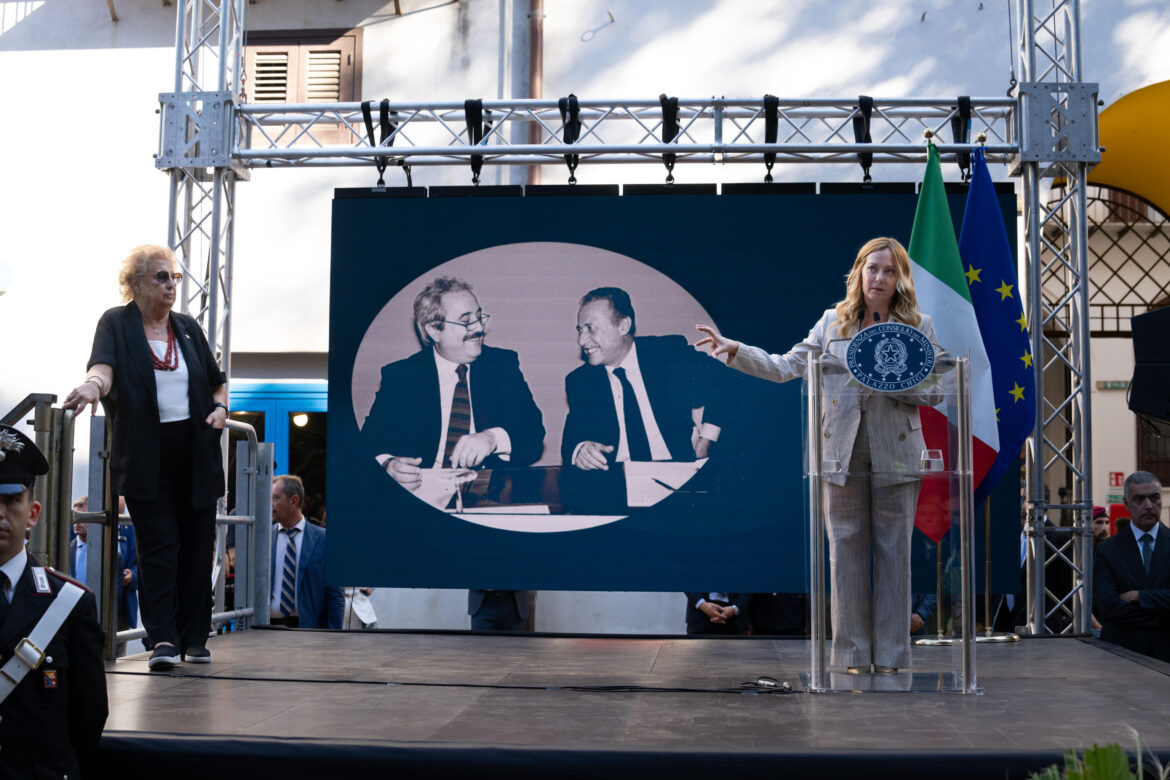 Maria Falcone: "La memoria deve essere viva". Meloni fa passerelle, ma il centrodestra scuda Delmastro ed evita l'analisi delle chat col prestanome del clan Senese. ANSA/Filippo Attili
