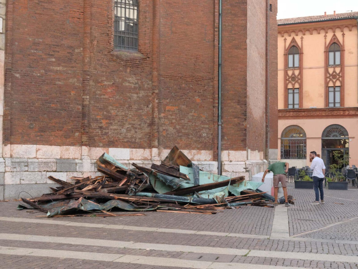 Cremona in ginocchio, danni a 10 chiese e 10mila auto