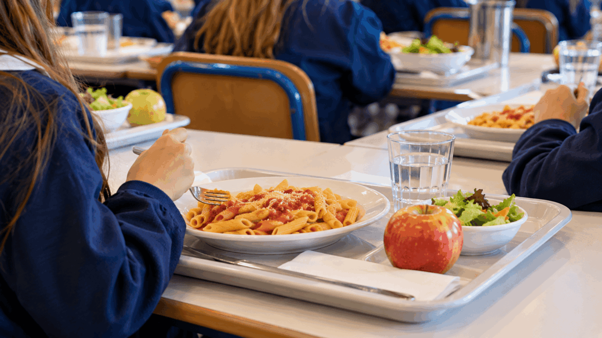 bimbi Mortara mensa pasta in bianco figli morosi ph ai